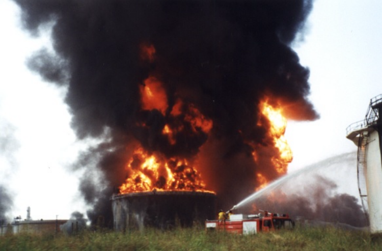 Sustained monitor stream applied to an industrial tank incident
